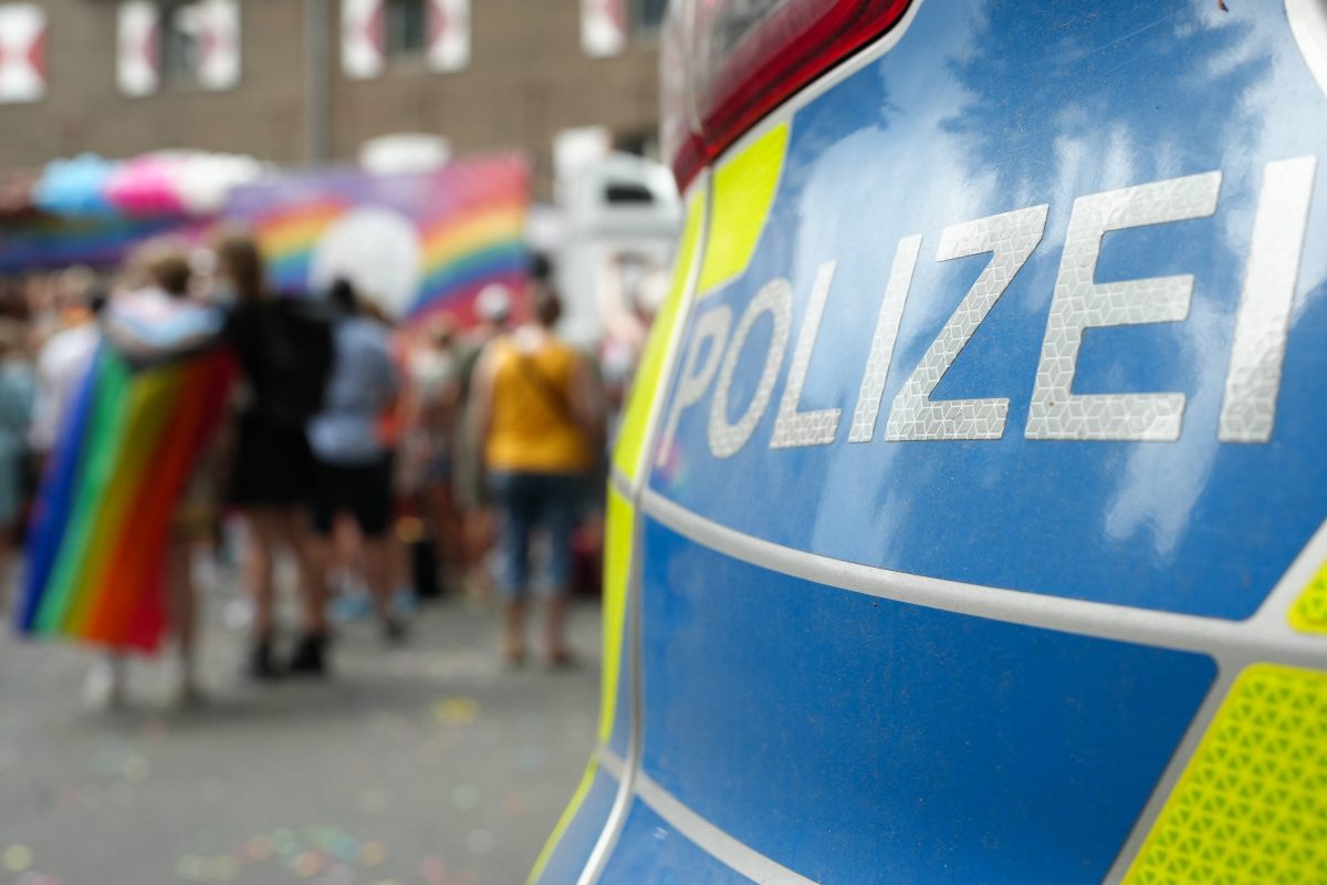 Polizeiauto beim CSD in KÃ¶ln (NRW)