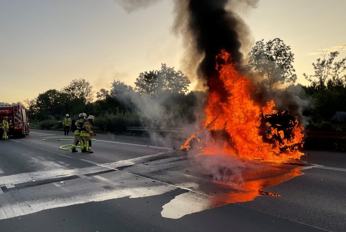 A2 bei Bottrop: Wegen eines Feuers wurde die Autobahn gesperrt.