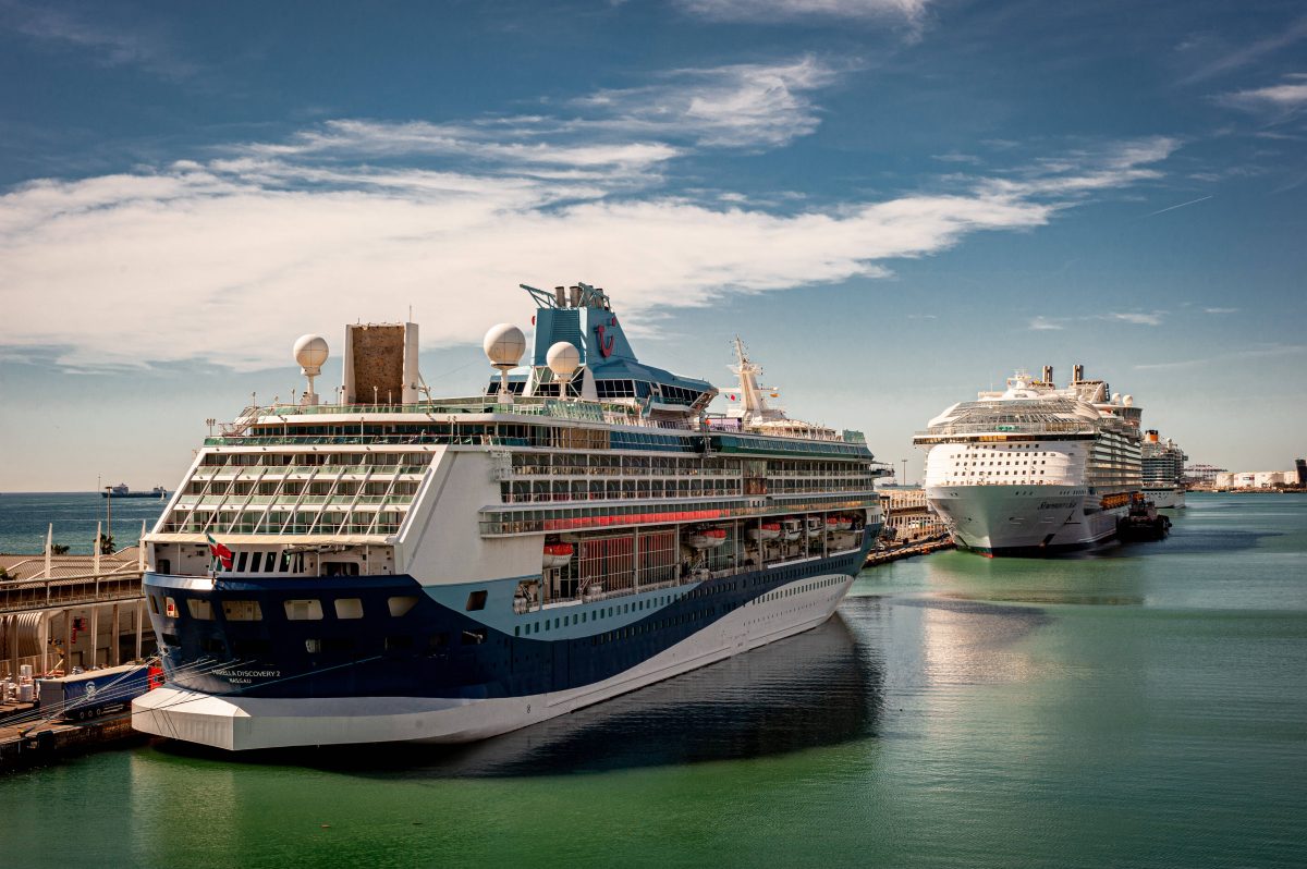 Kreuzfahrtschiffe im Hafen von Barcelona