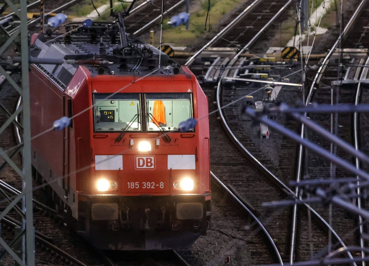 Die Deutsche Bahn in NRW kündigt vorbereitende Arbeiten für die Erneuerung der Autobahnbrücke A1 in Schwerte an. Diese Linien fallen eine Woche aus.