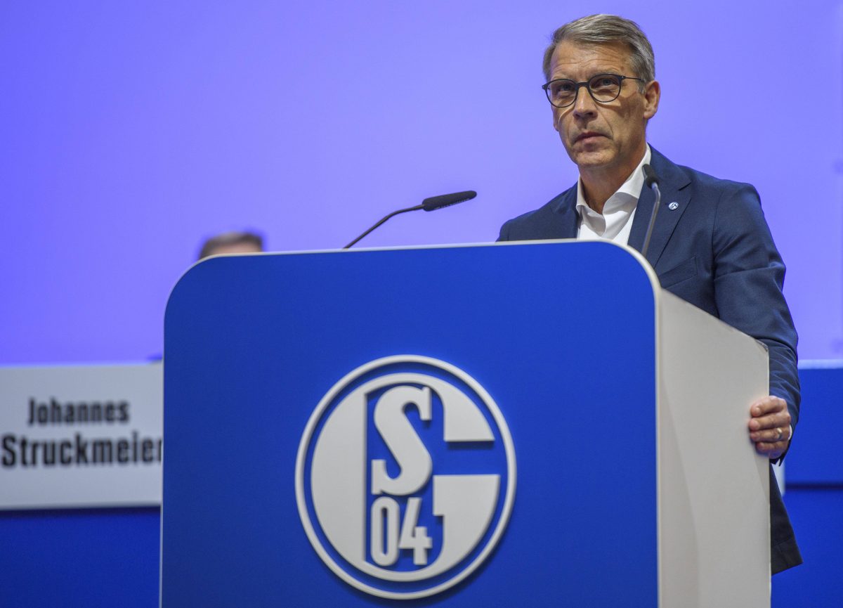 Peter KnÃ¤bel stellt das Sportkonzept des FC Schalke 04 vor.