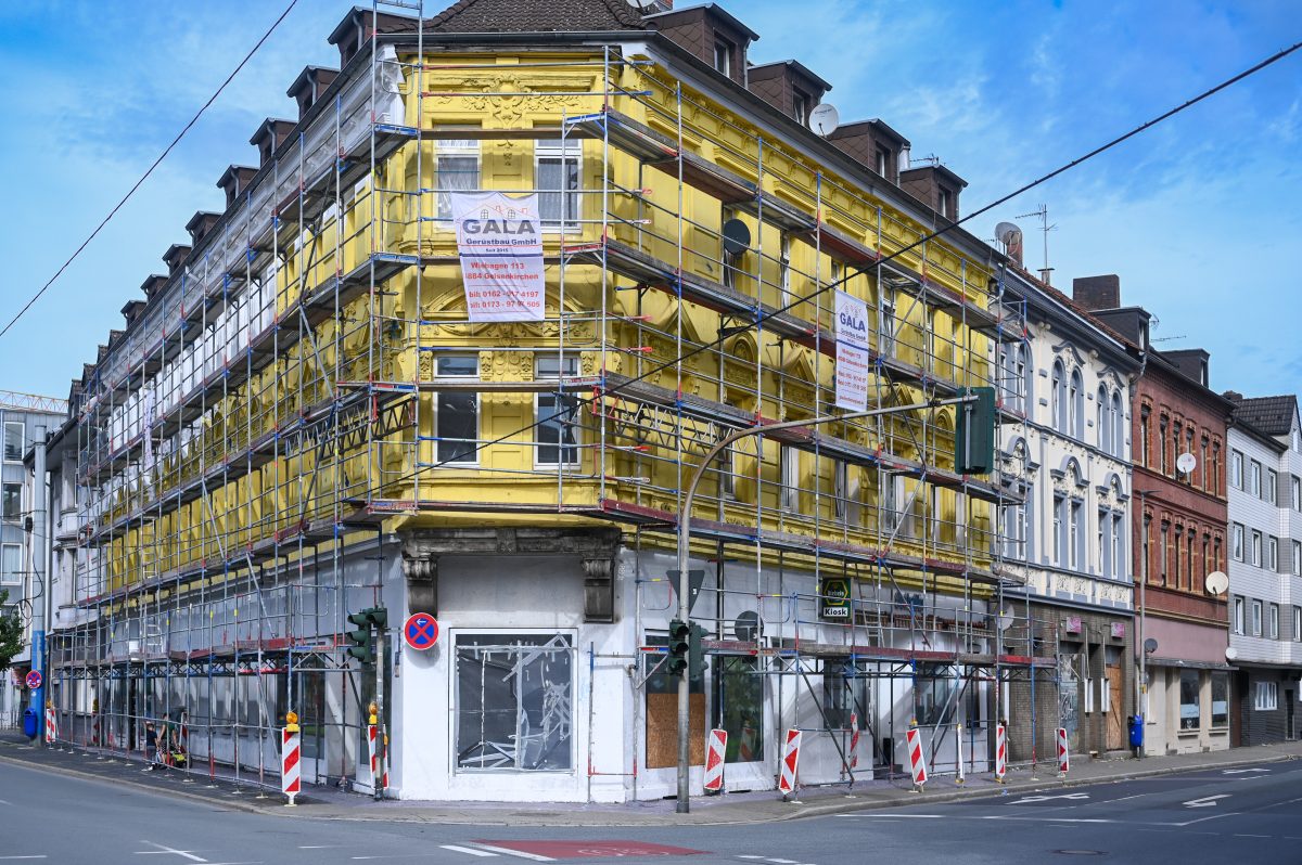 Gelsenkirchen: Gelbes Haus ist weg! Gänsehaut-Anblick auf Schalker Meile! -  DerWesten.de