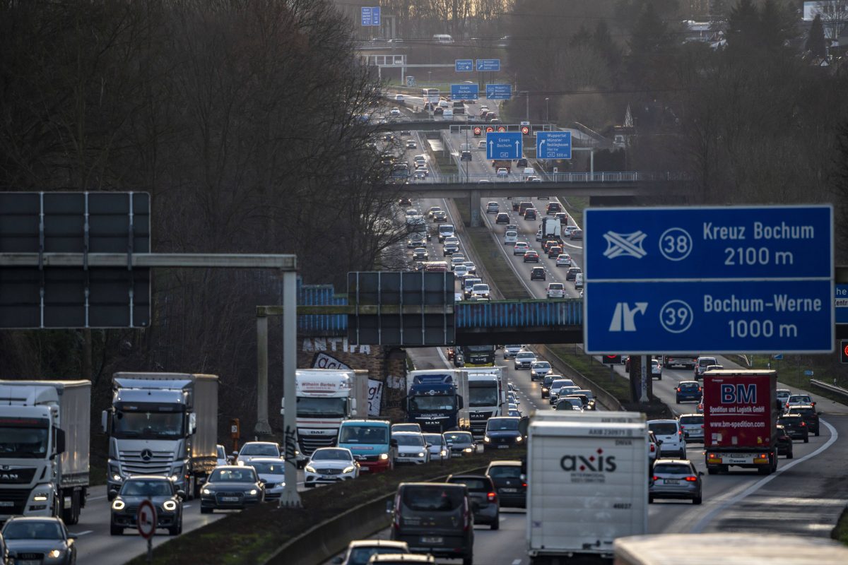 A43 Im Ruhrgebiet Nach Unfall Gesperrt ++ Langer Stau - DerWesten.de