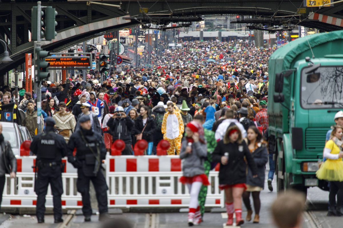 Carnival Cologne 11/11 Security Measures: Expert Warnings and Precautions