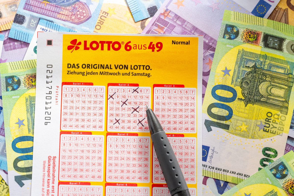 Ein Lotto-Spieler konnte einen dicken Gewinn einsacken. (Symbolfoto)