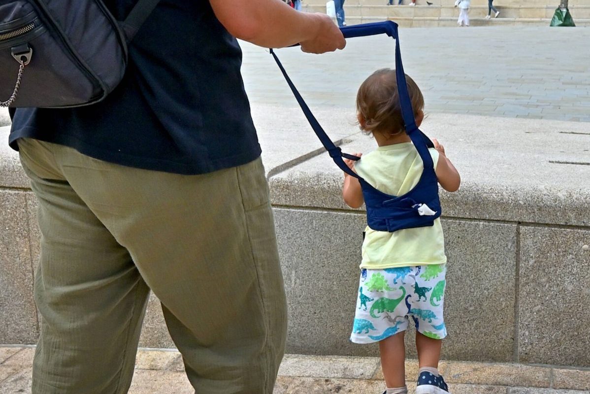 Einer Tagesmutter soll die zu betreuenden Kinder an einer Leine ausgefÃ¼hrt haben. Jetzt hat die Stadt Konsequenzen gezogen.