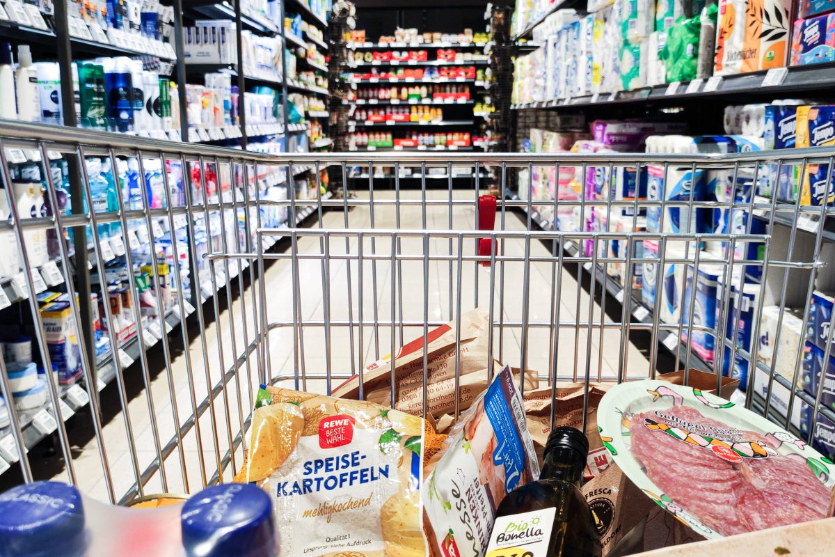 Aldi, Lidl, Edeka und Co.: Kostprobe im Supermarkt erlaubt? DAS solltest du wissen