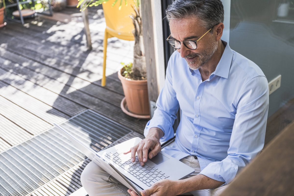 Laptops gibt es in verschiedenen Farben und Größen sowie zu unterschiedlichen Preisen. Finden deinen idealen Begleiter für den digitalen Alltag.