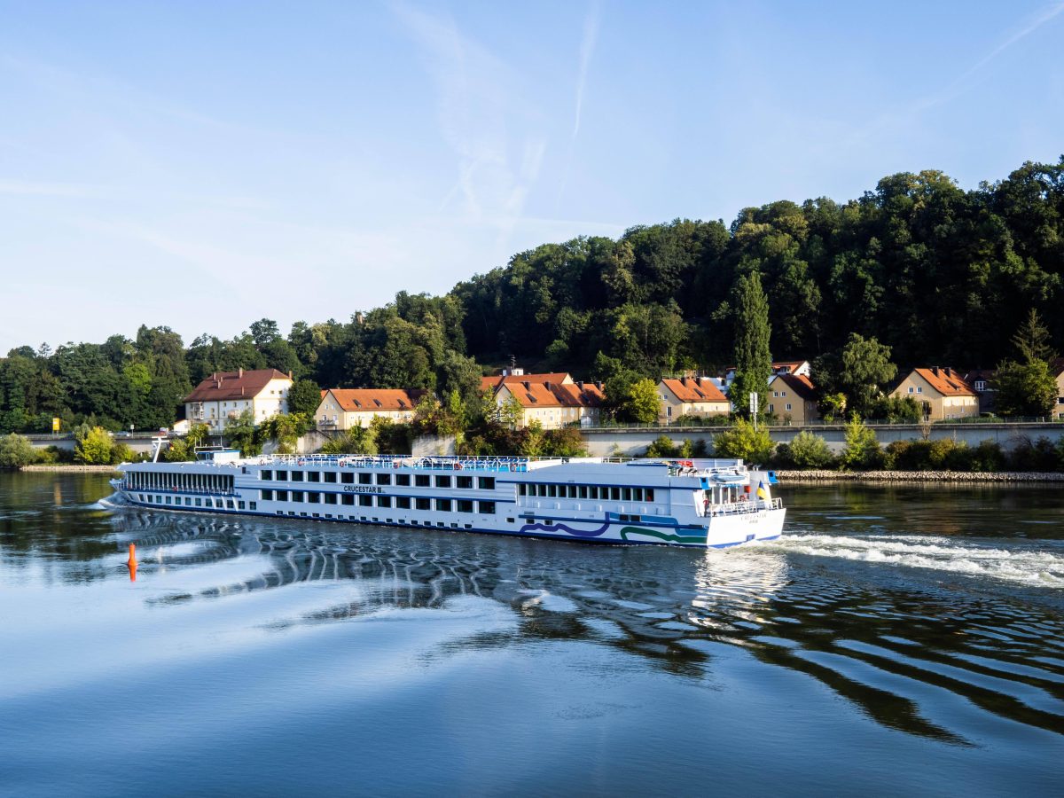 Eine Reederei sagt aus menschlichen und sozialen GrÃ¼nden Flusskreuzfahrten ab. Der Hintergrund erinnert an eine neu gestartete Sky-Serie.