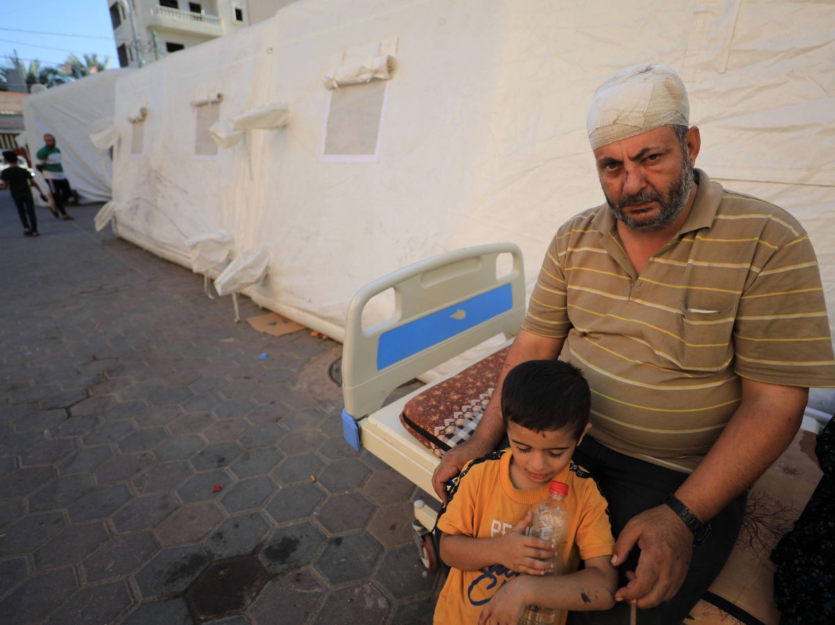 Die humanitäre Lage im Gazastreifen droht immer mehr zu eskalieren. Ein Kinderarzt berichtet aus dem abgeriegelten Gebiet über verstörende Zustände.