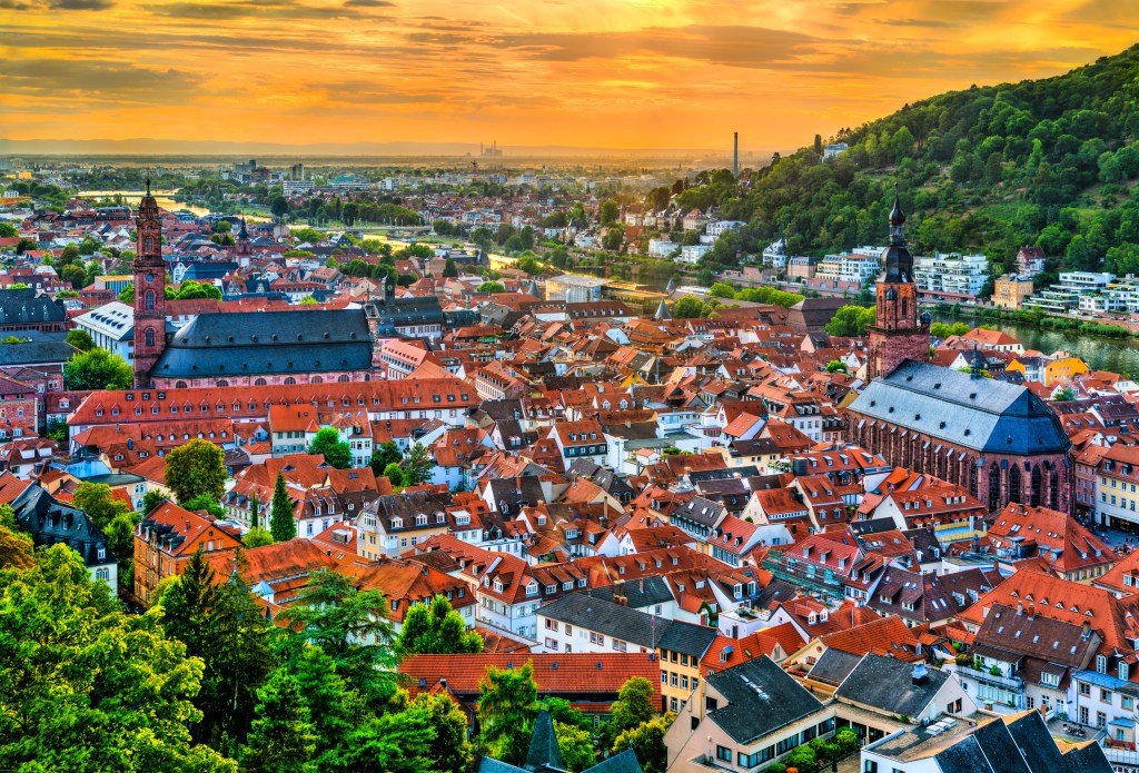 Skyline von Heidelberg bei Sonnenuntergang.