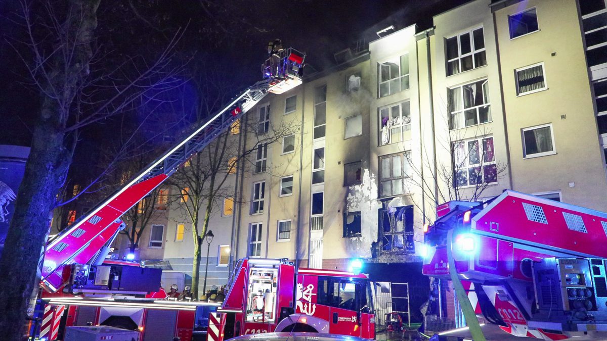 Düsseldorf: Feuer-Drama ++ Ein Toter ++ Weitere Person In Lebensgefahr ...