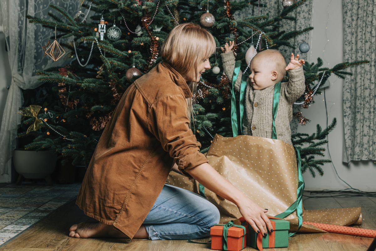 Weihnachten bedeutet nicht für alle eine besinnliche Zeit. Gestiegene Preise und teure Geschenke können zu finanziellen Sorgen führen. Ein paar Tipps.