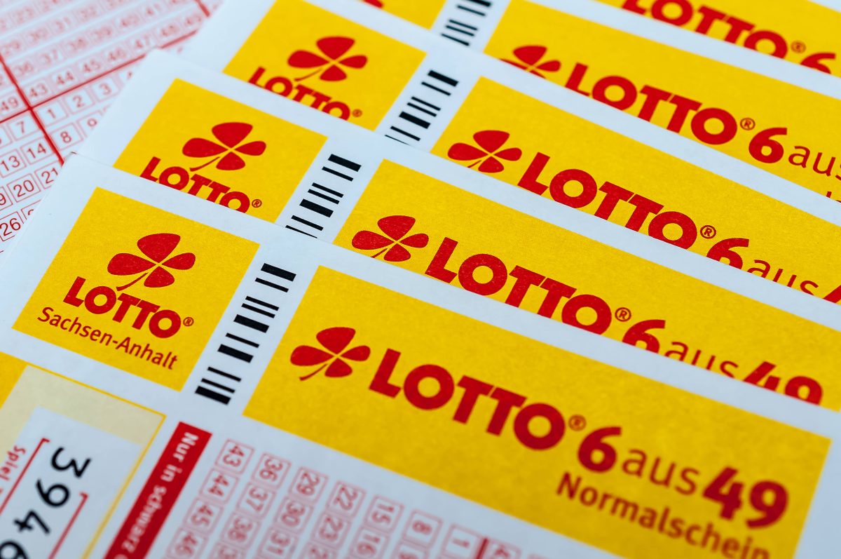 Lotto-Gewinnerin kündigt kreativ ihren Job.