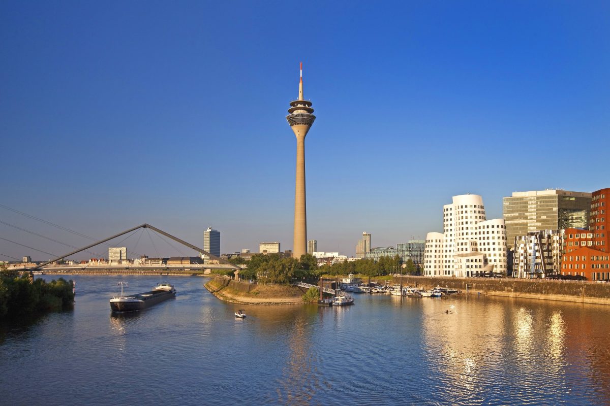 Als ein US-Amerikaner zum ersten Mal Düsseldorf besucht, ist er begeistert von der Stadt in NRW.