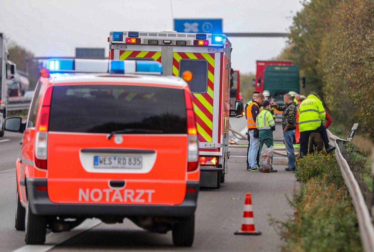 A42 im Ruhrgebiet: Sperrung die ganze Nacht ++ 19-Jährige schwebte nach Unfall in Lebensgefahr