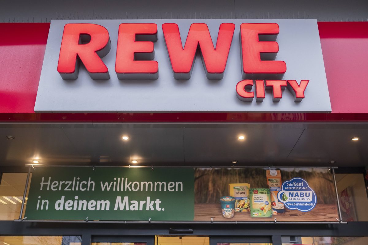 Rewe testet in einem Supermarkt eine innovative Kassentechnologie.