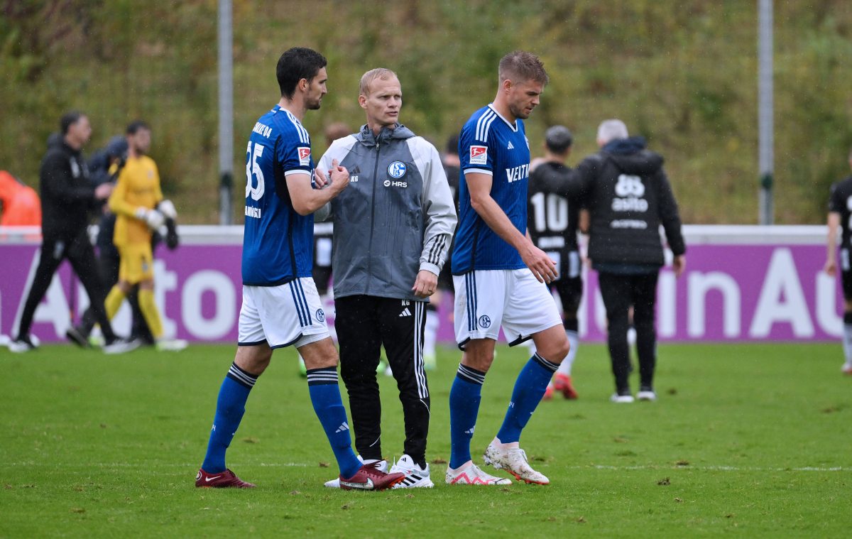 Nach dem Sieg in Braunschweig hat sich die Stimmung bei S04 wieder etwas beruhigt. Doch schon bald könnte eine neuer Konfliktherd entstehen.