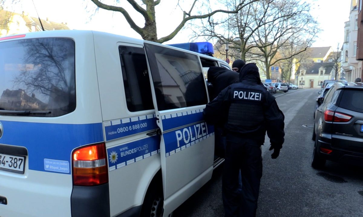 Essen: Razzia Gegen Schleuser! Polizei Verhaftet Menschenschmuggler ...