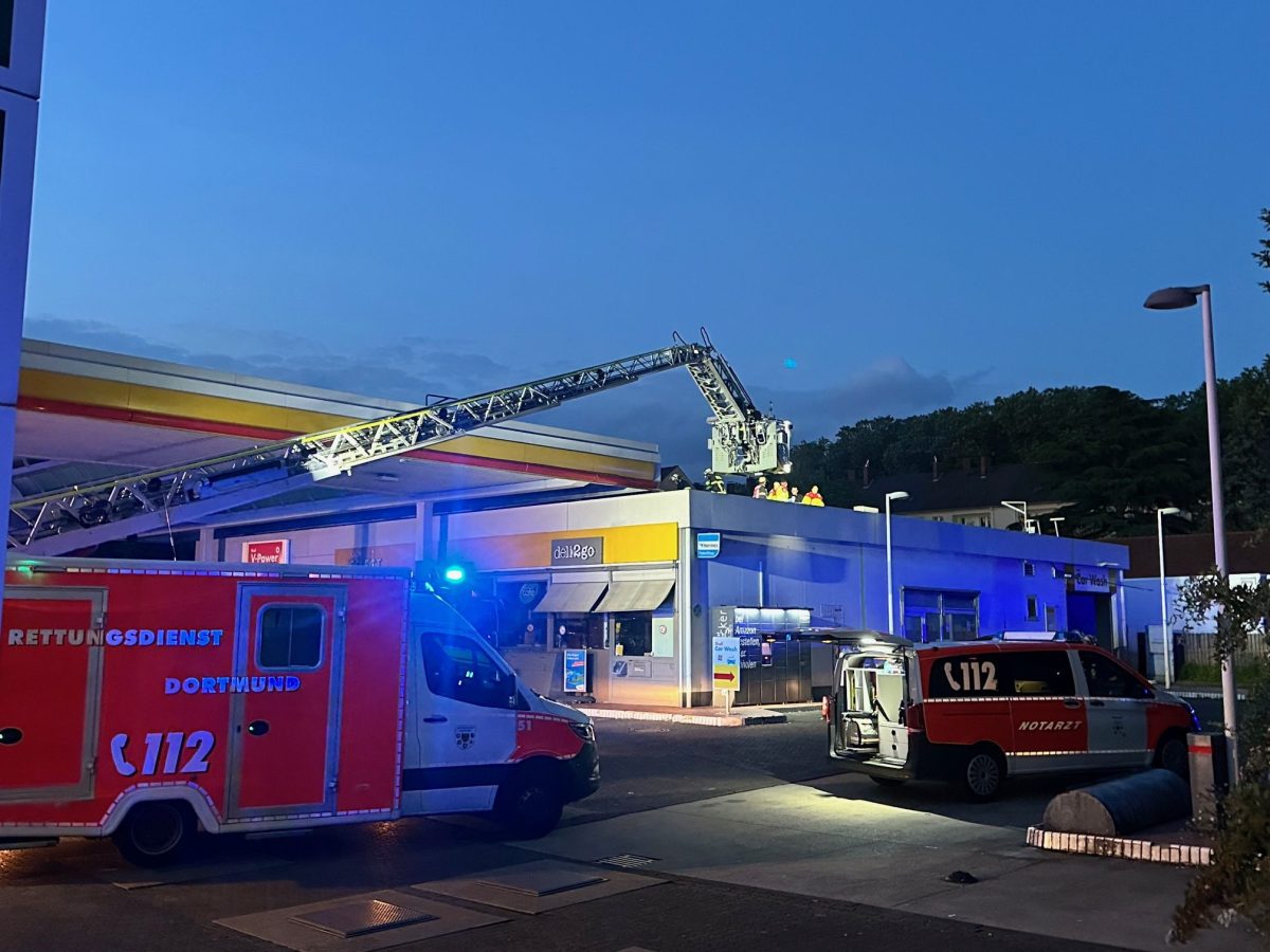 Dortmund: Arbeiter erleidet Stromschlag auf Tankstellen-Dach – Lebensgefahr!