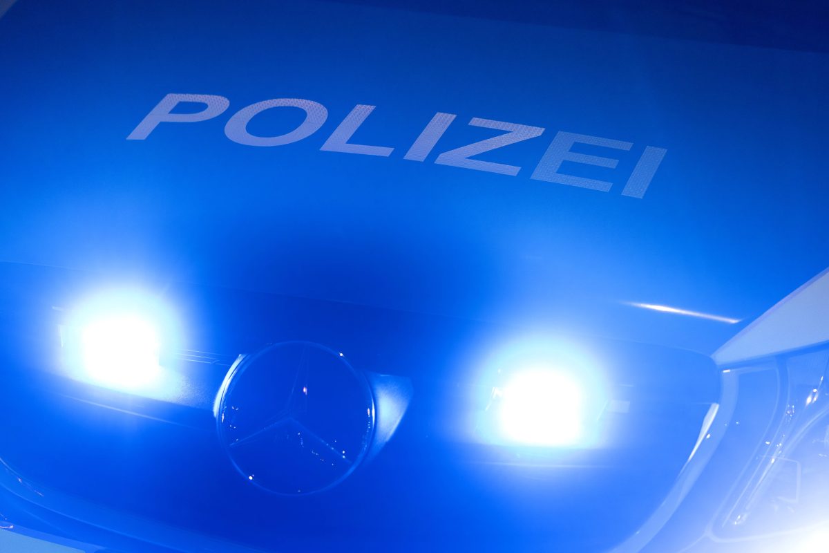 Dortmund: Irrer Porsche-Fahrer rast auf Polizist zu – der rettet sich in letzter Sekunde
