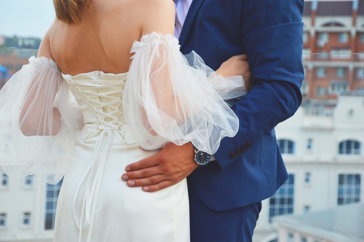 Hochzeit: Braut lässt es während Feier ordentlich krachen – sie sollte es bitter bereuen
