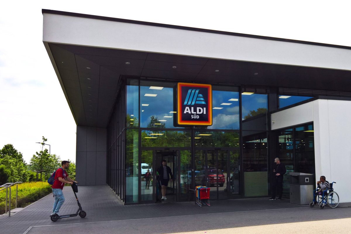 Aldi: Kunden stehen vor Regal und rasten aus – „Endlich“