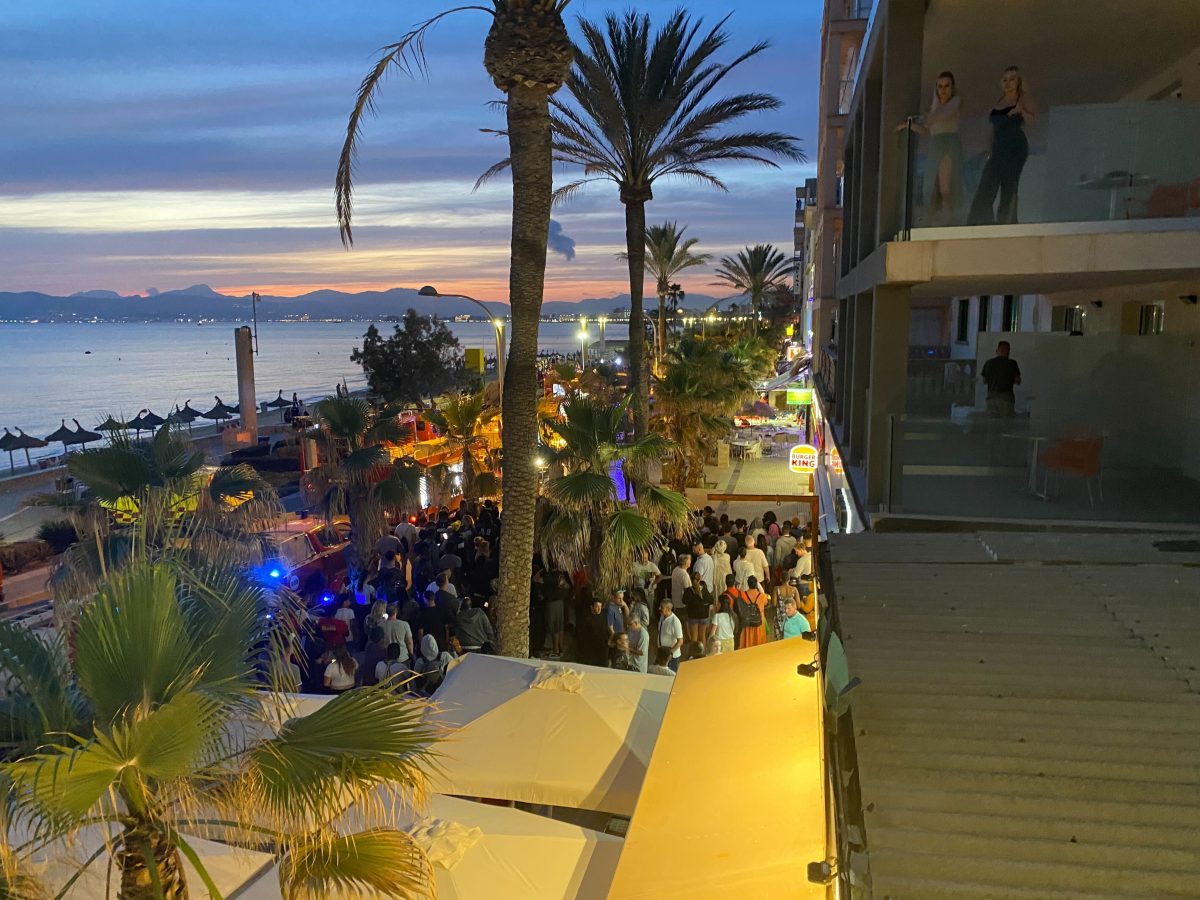Mallorca: Todesdrama am Ballermann! Beachclub bricht über Touristen ein