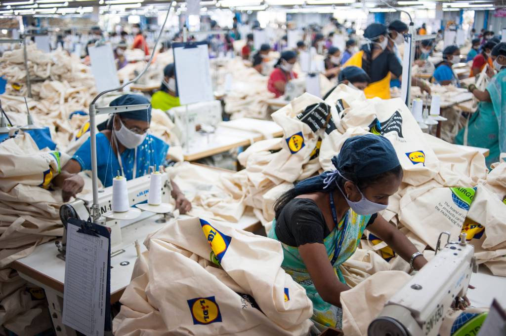 Arbeiter in Textilfabrik.
