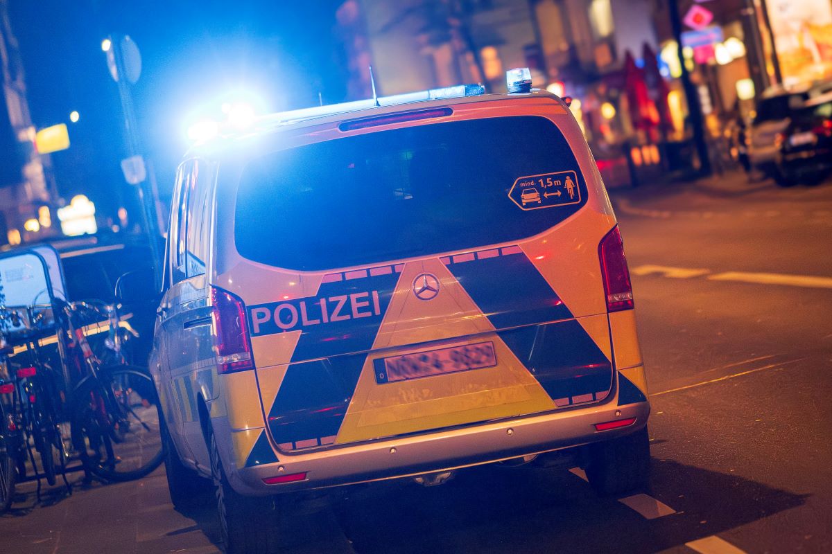 Bei einem Unfall in NRW starb ein Mann. Eine Frau ist lebensgefährlich verletzt. (Symbolbild)