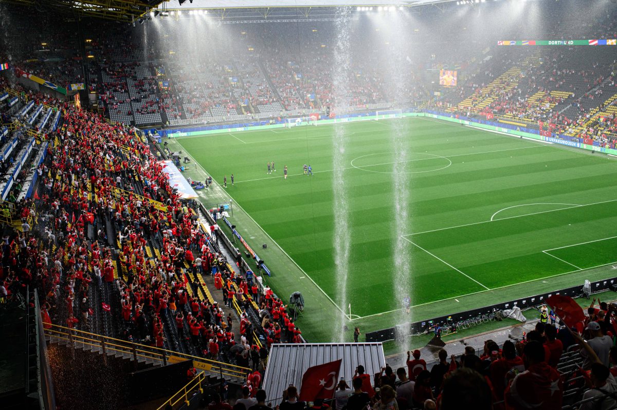 Dortmund: Unwetter flutet Westfalenstadion – doch die Welt schaut nur auf IHN! „Deutsche Technologie“