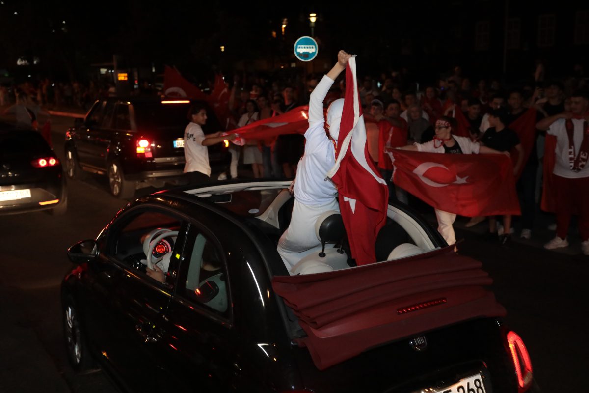 Gelsenkirchen: Türkei-Fans feiern Sieg mit Autokorso – es kommt, wie es kommen musste