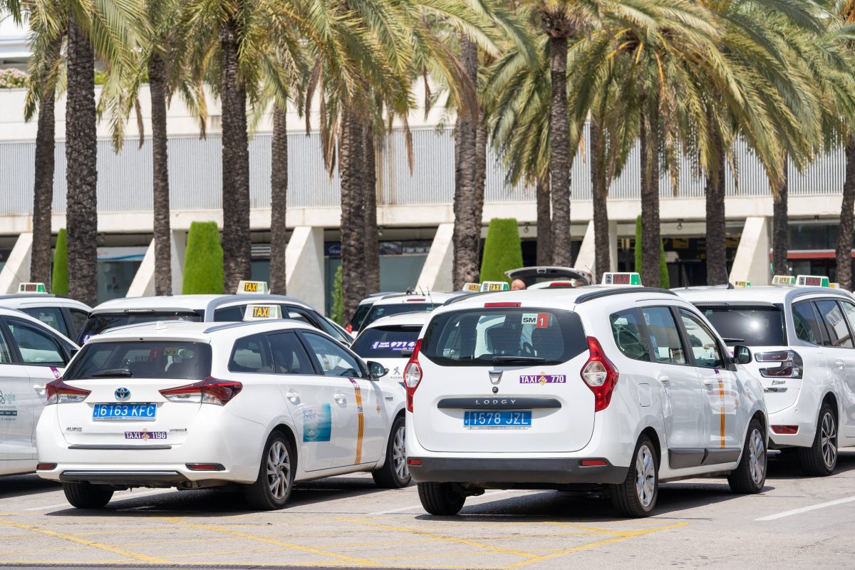 Urlaub auf Mallorca: Touristen trifft nach Taxifahrt der Schlag – „Bodenlose Abzocke“