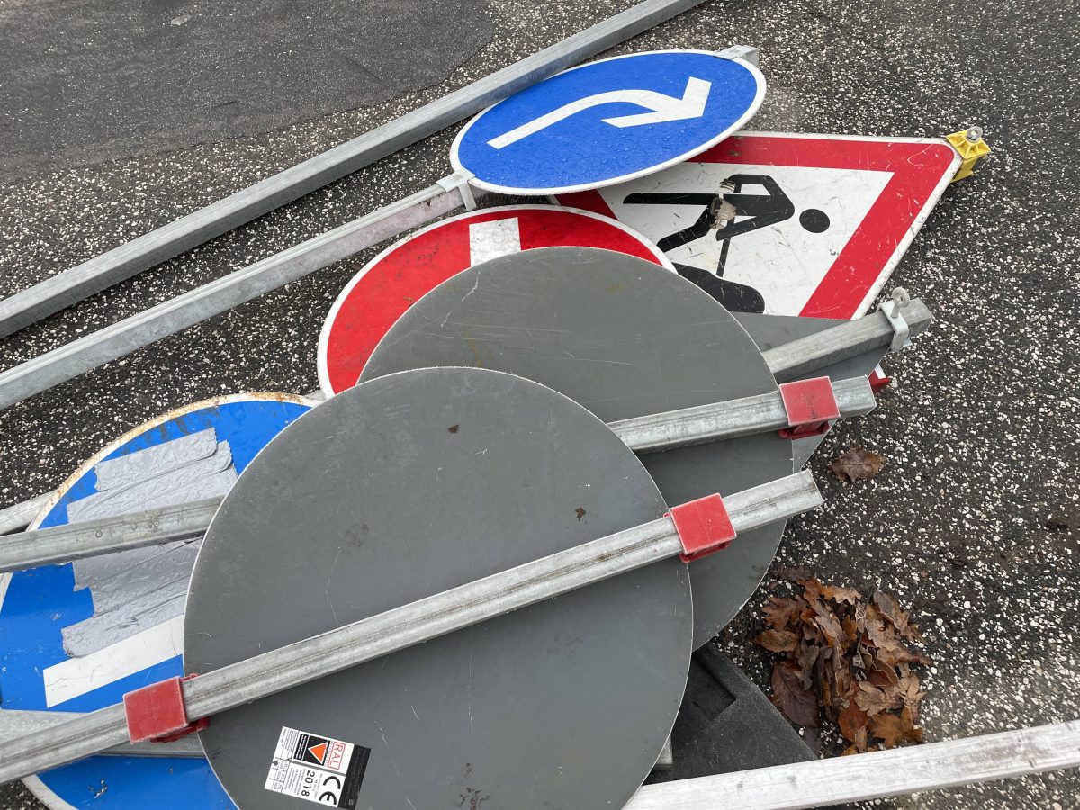 Verkehr: Diese Straßenschilder bringen Autofahrer schwer ins Grübeln.