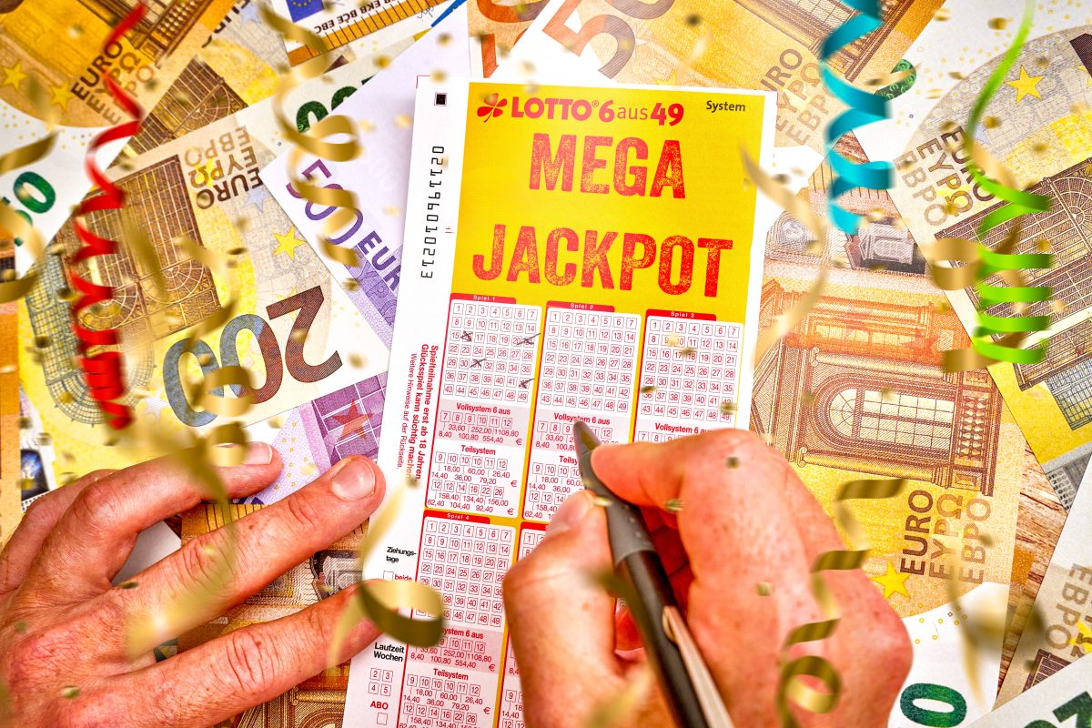 Lotto-Gewinner staubt Millionen-Gewinn ab – mit dieser Reaktion von seiner Cousine hätte er nie gerechnet