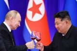 Bizarre Szenen bei Putins Besuch in Nordkorea sorgen für Gelächter.
