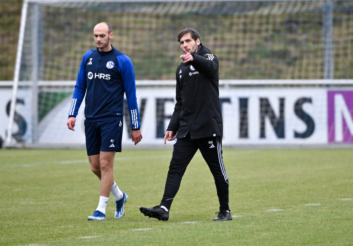 Schalke 04 krempelt den sportlichen Bereich weiter um. Nun soll die Zukunft von einer weiteren Personalie entschieden sein.
