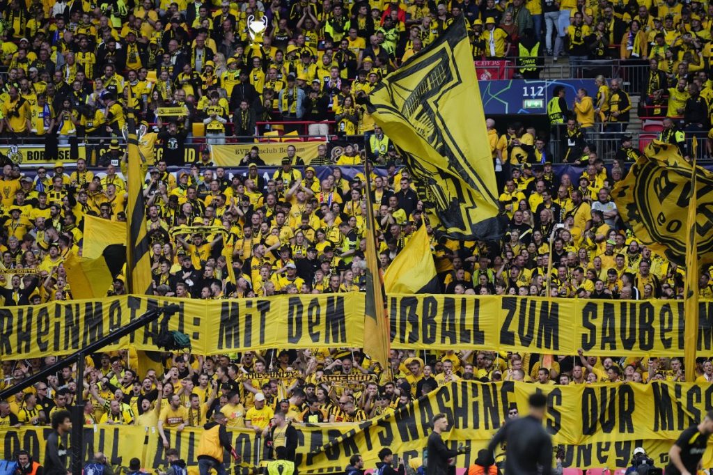 Die BVB-Fans haben sich vor Anpfiff des Champions-League-Finals deutlich zu dem Rheinmetall-Deal geäußert. 