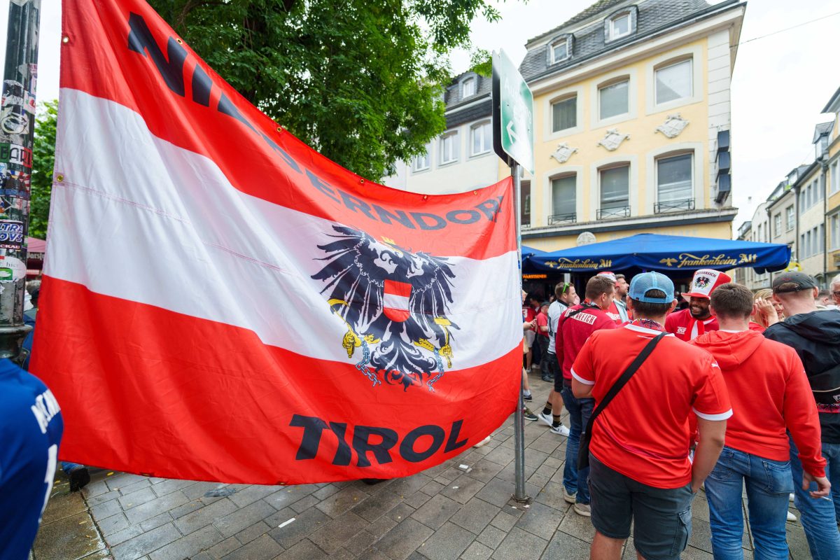 Österreich – Frankreich: Rot-weißer Wahnsinn in Düsseldorf! Österreicher sorgen für beeindruckende Szenen