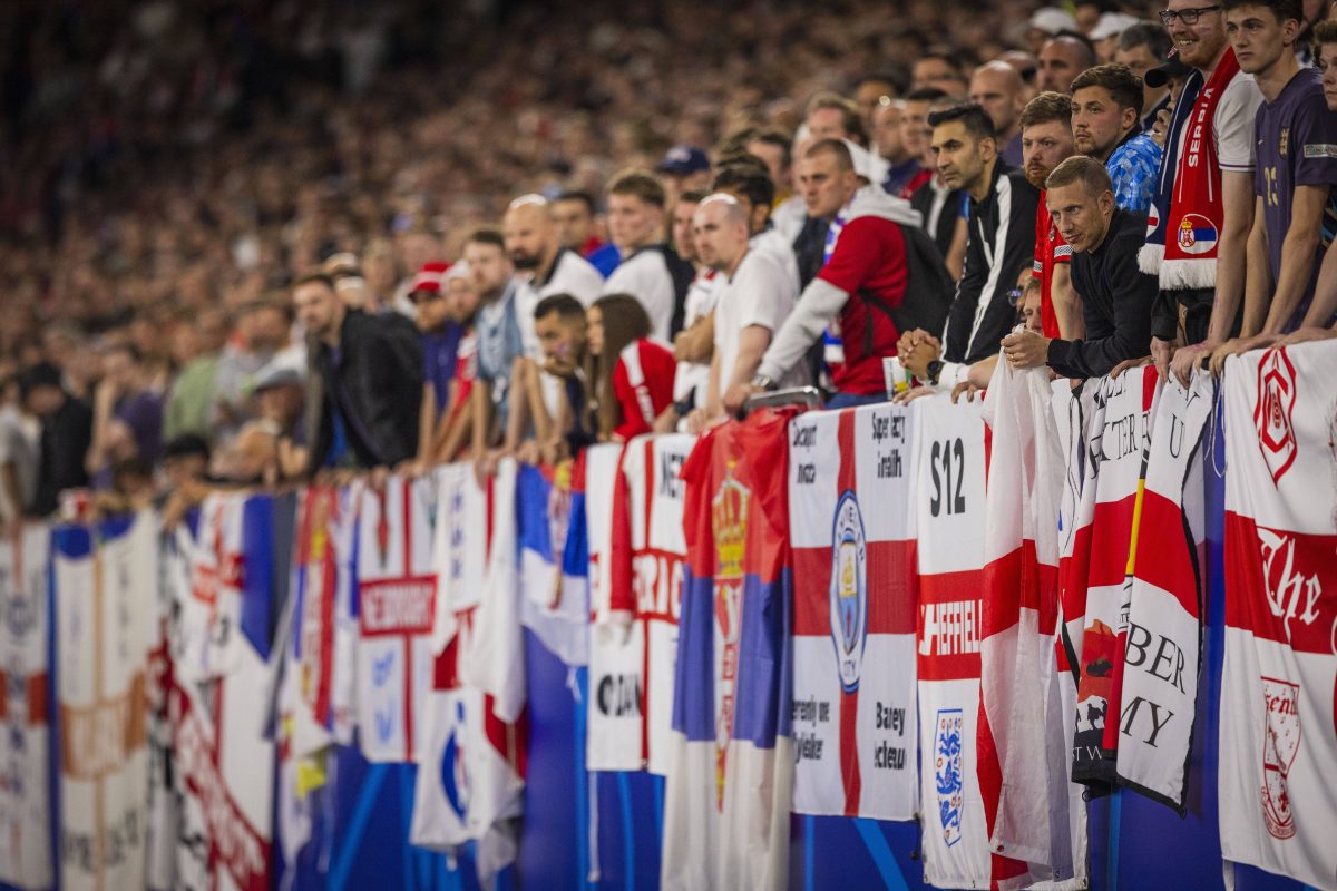 Die UEFA macht ernst! Einem EM-Teilnehmer droht eine heftige Strafe. Der Grund dafÃ¼r sind die eigenen Fans.