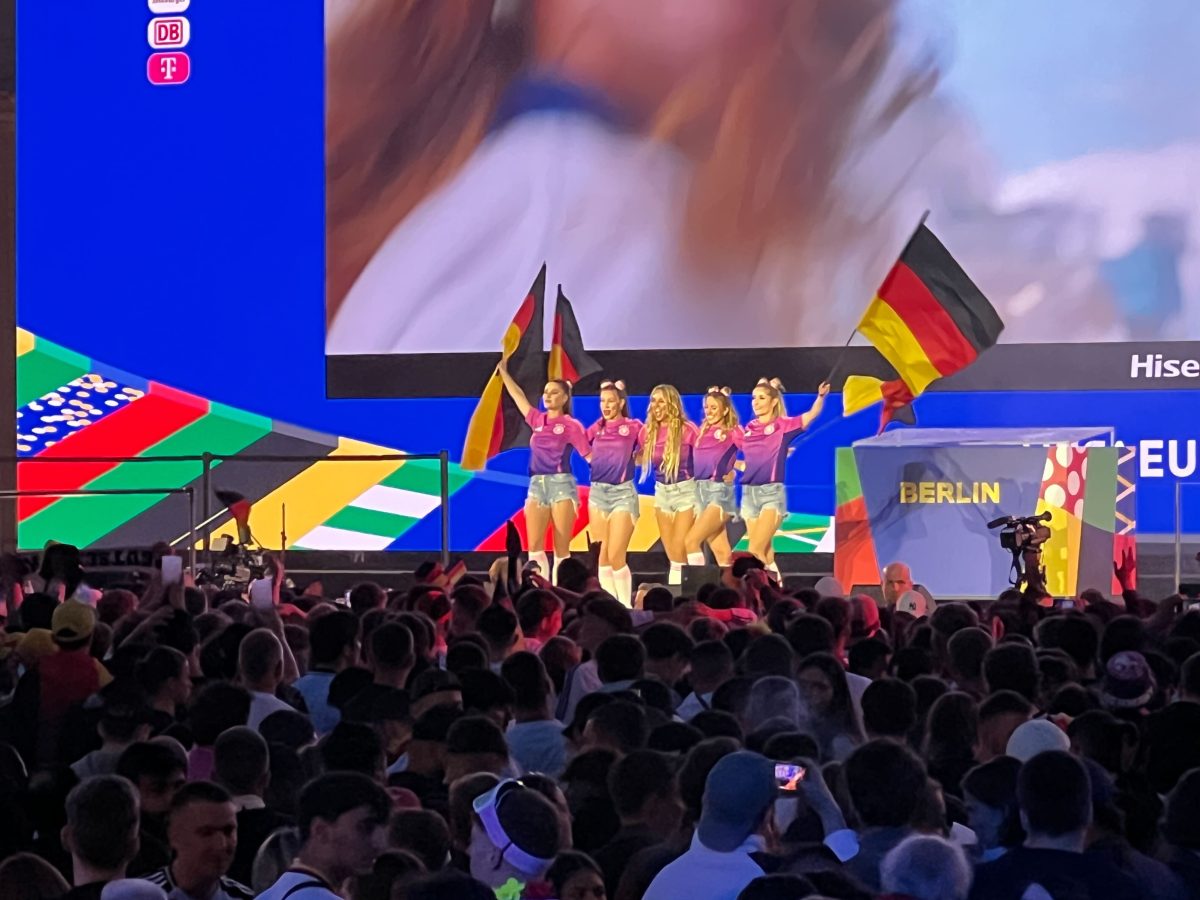 Loona performt zum Auftakt der EM 2024 in Berlin