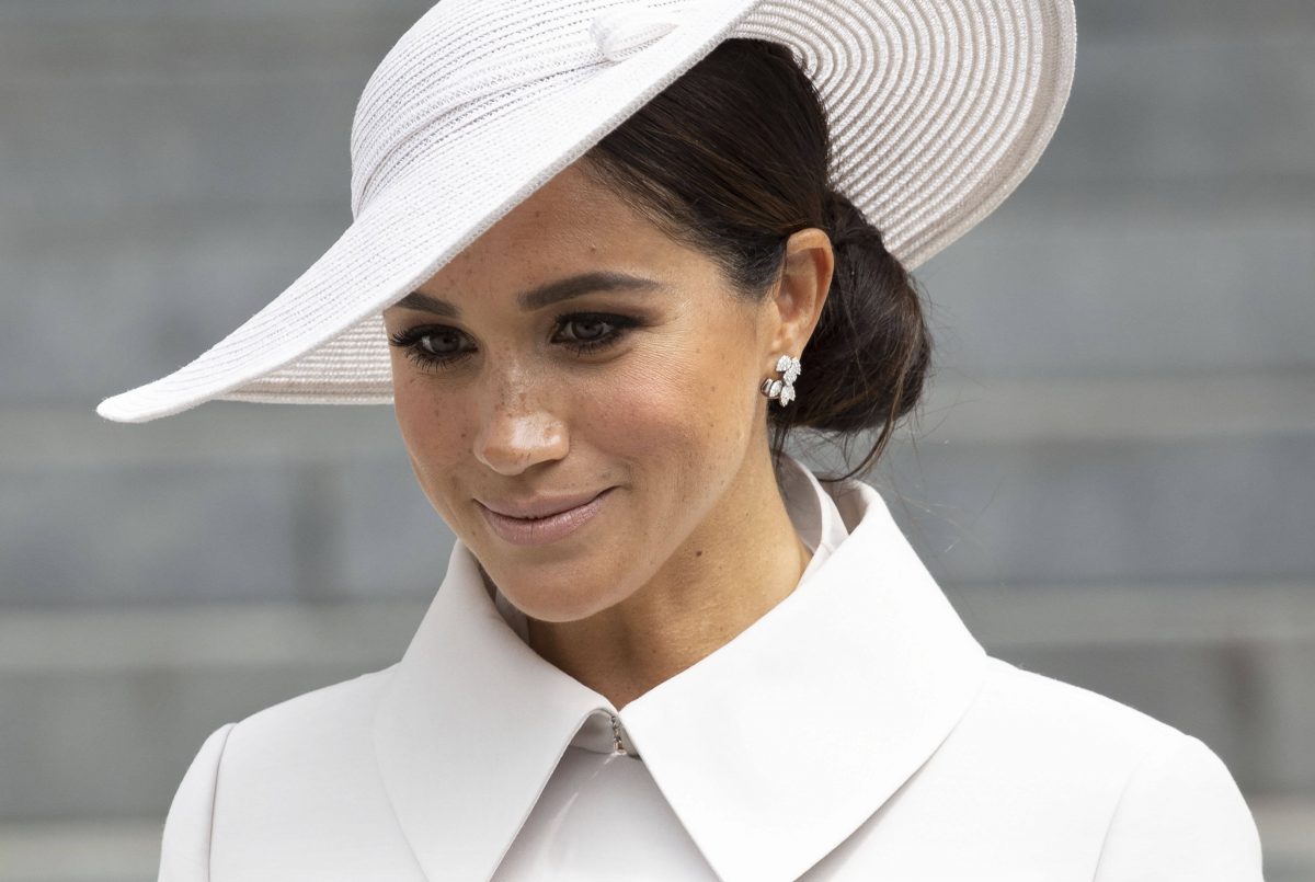 Meghan Markle hat sich nicht nur geographisch von den Royals distanziert. Doch eine Sache könnte ihr nun in die Karten spielen...