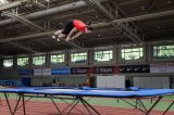 Annalena Baerbock zeigt ihre Trampolin-Künste in Leverkusen.