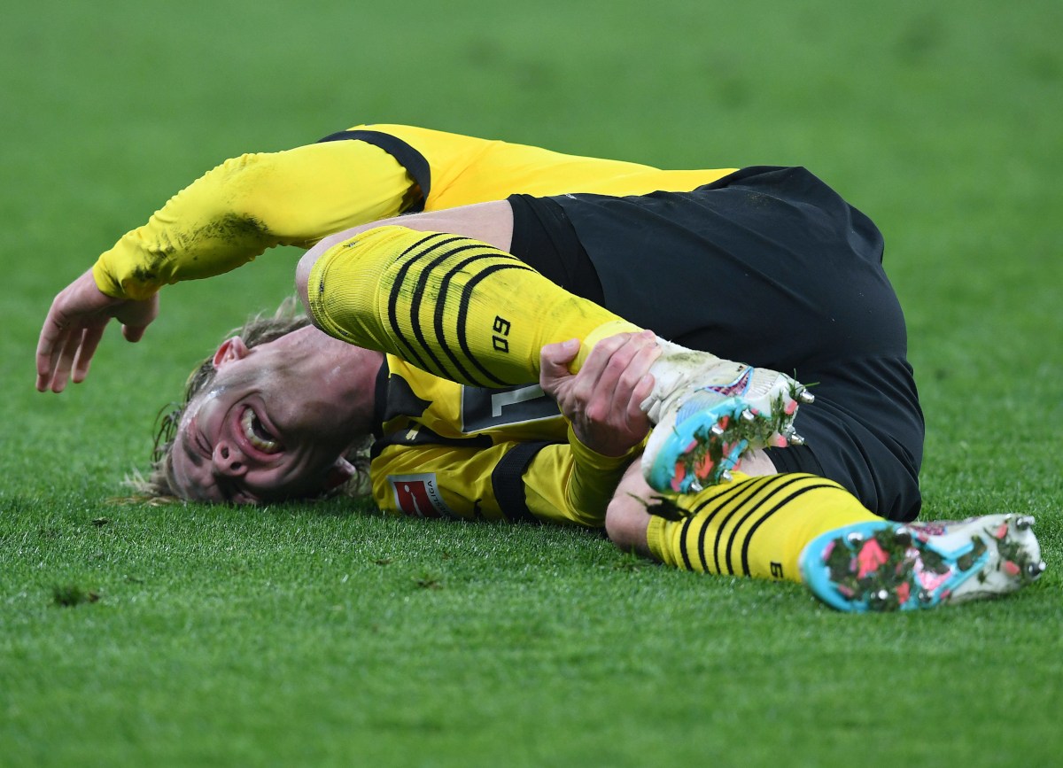 Borussia Dortmund: Schockmoment um Julian Brandt! BVB-Spieler schlagen die Hände vors Gesicht