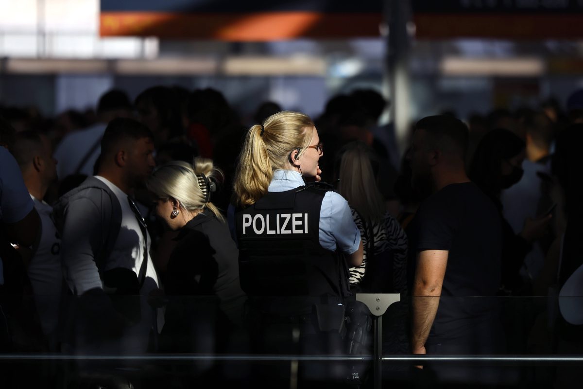 Flughafen Köln/Bonn: Kinder-Schreie im Terminal – plötzlich bricht Hektik aus