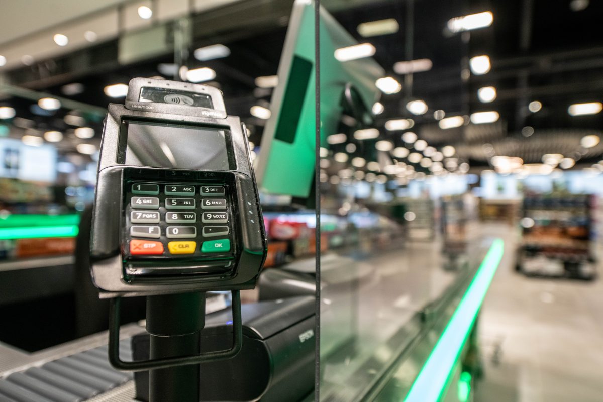 Edeka, Aldi und Co.: Kunden stoßen mit Debitkarte beim Bezahlen an ihre Grenzen