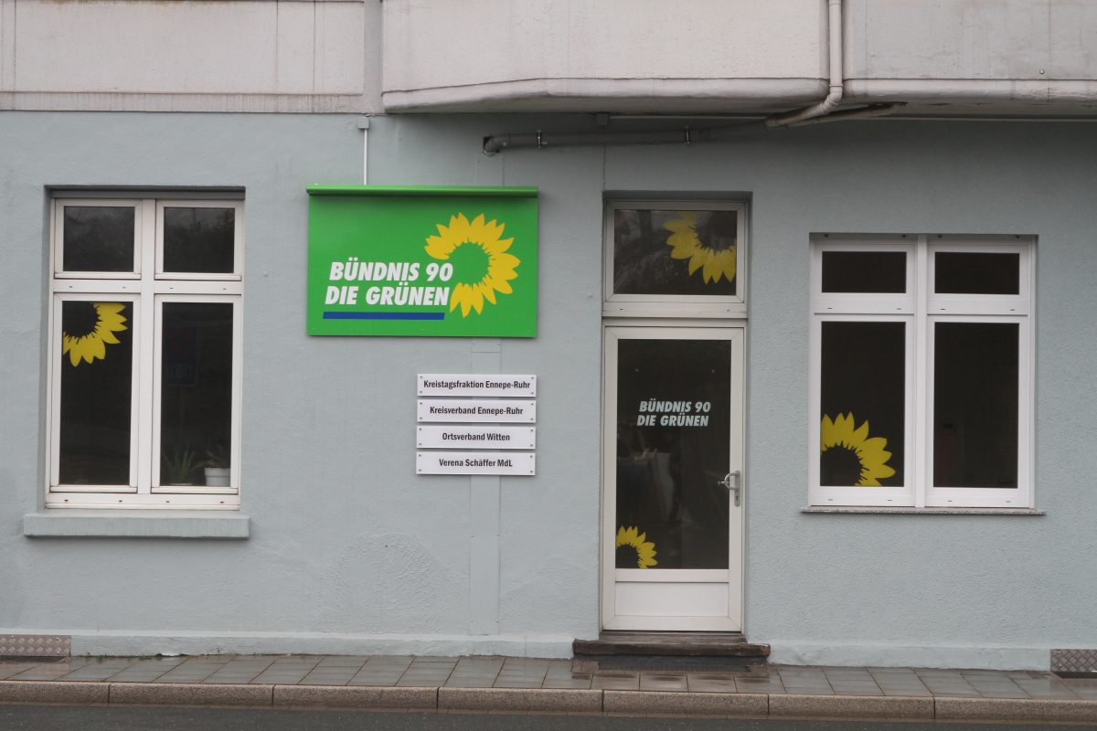 Bochum: Israelische Flagge wird am Parteibüro der Grünen beschädigt.
