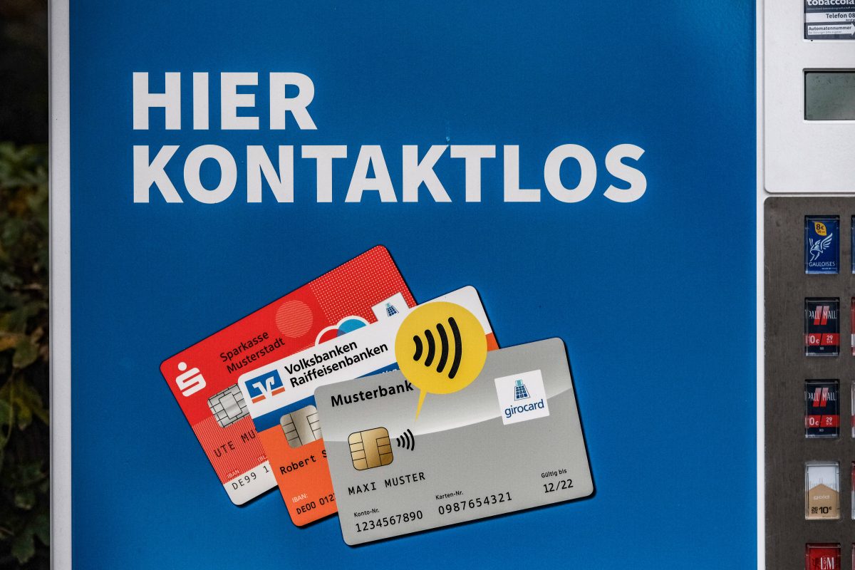 Sparkasse, Volksbank & Co: Nachfolger von EC-Karte sorgt für Frust! Kunden plötzlich mittellos