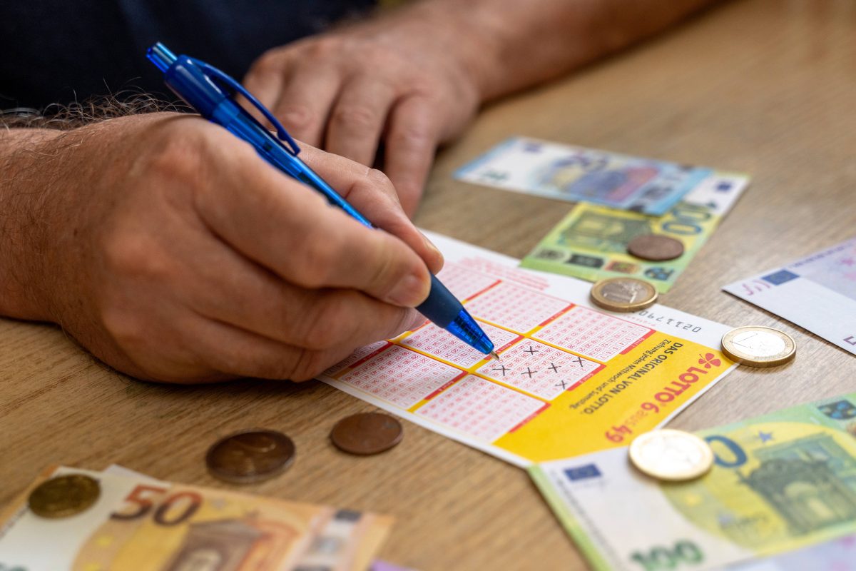 Mutter sahnt im Lotto ab – für ihre Kinder ist es absolut kein Grund zur Freude