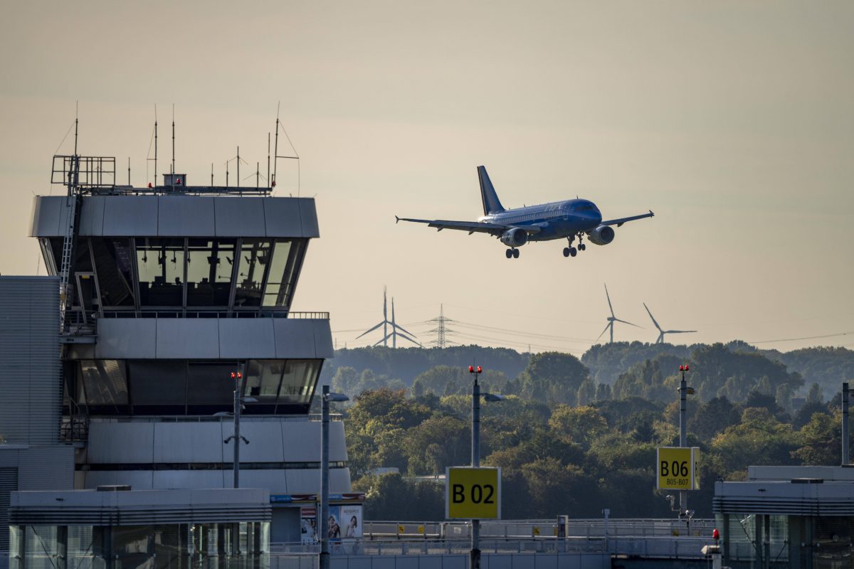 Flughafen Düsseldorf kriegt es seit Jahren nicht hin – Urlaubern reißt der Geduldsfaden